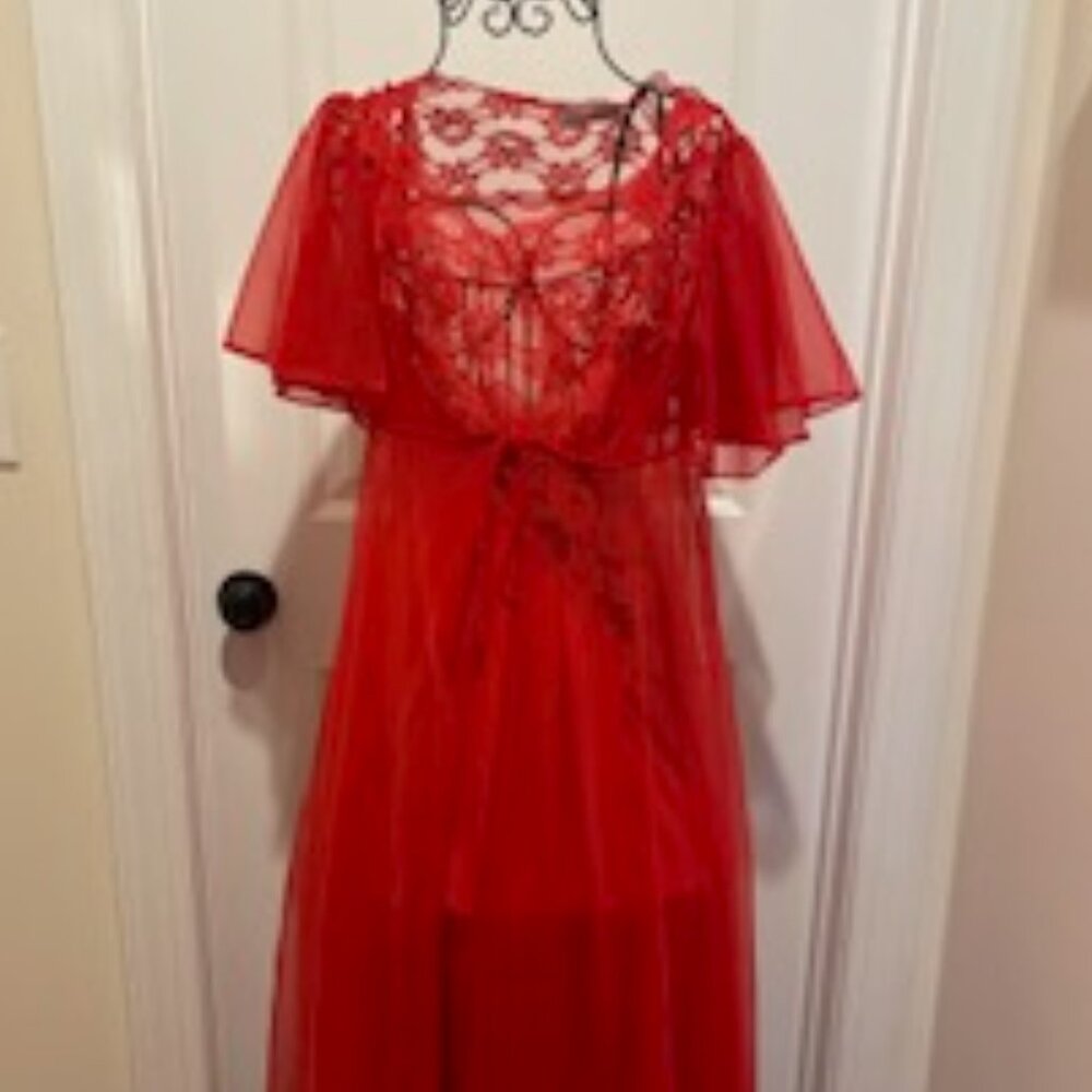 Red Nightgown Set - Picture 5 of 5